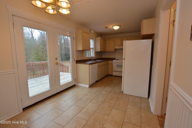 Building Photo - 805 Huff Dr
