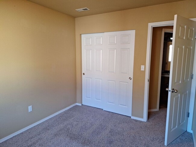 Building Photo - Central Valley Area - 2 Story Home (3Bed, 2.5 Bath)