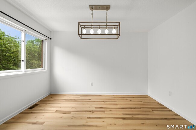 Building Photo - 27 Crows Nest Ln