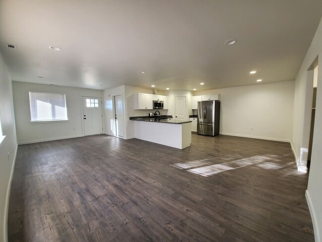 Building Photo - 1125 W Ivy Ave