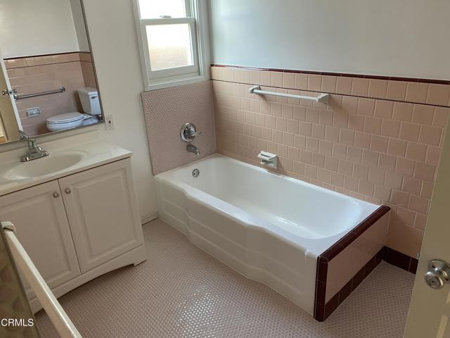 Building Photo - 162 W Wells St