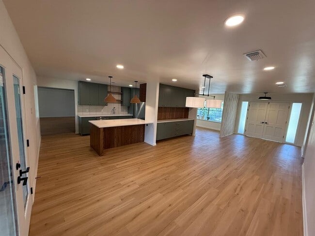 Building Photo - 209 W Mimosa Cir