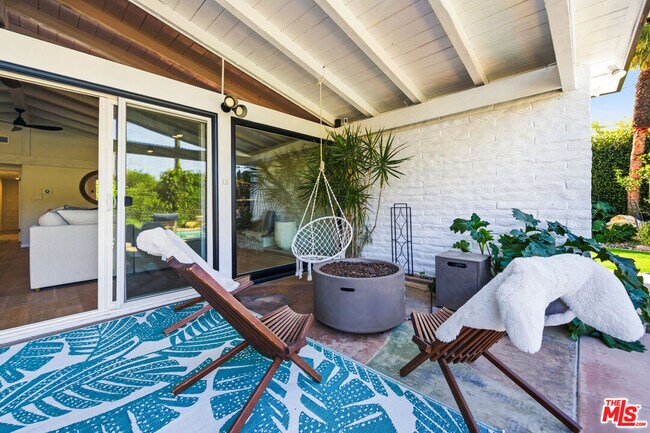 Building Photo - 22428 Victory Blvd