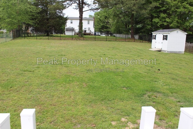 Building Photo - 6452 Lakeway Dr