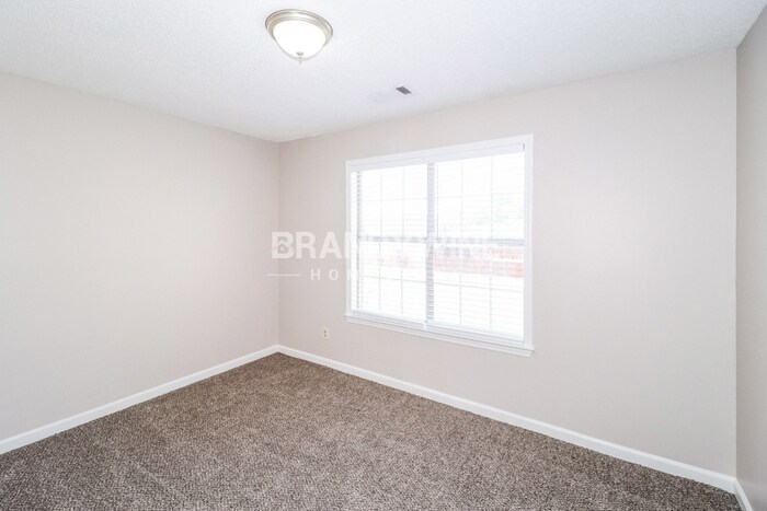 Building Photo - 2376 Oak Springs Dr