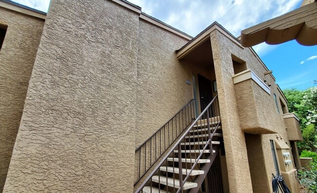 Building Photo - **MOVE IN SPECIAL***HALF OFF FIRST MONTHS RENT. UPSTAIRS 2 BEDROOM CONDO OVERLOOKING GREENBELT