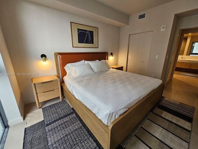 Building Photo - 11 NE 6th St