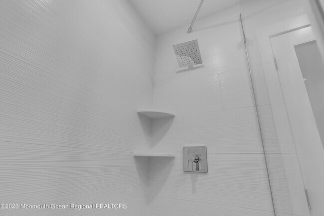 Building Photo - 265 Whalepond Rd