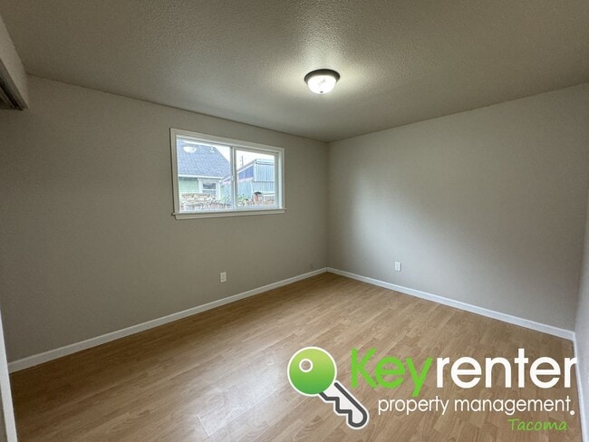 Building Photo - Must-have 3Bed/1Bath Tacoma Home + 50% Off...