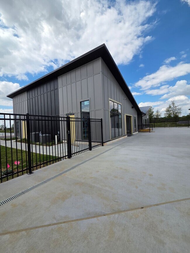 Building Photo - Welcome to Parkside of Lowell