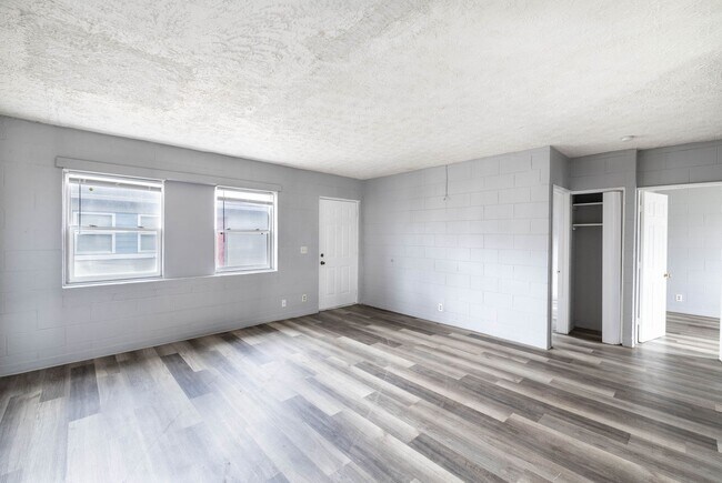 Building Photo - 2 Bed, 1 Bath %50 OFF FIRST MONTH'S RENT!