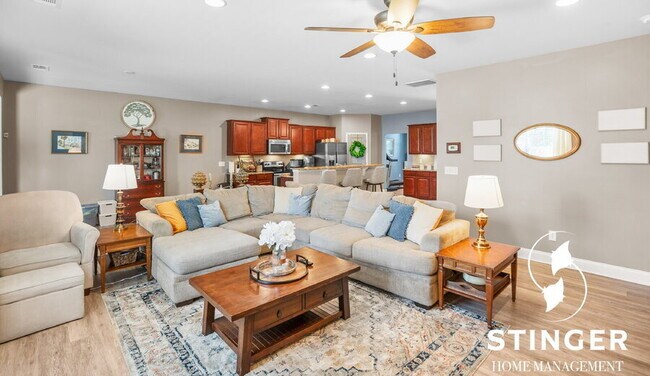 Building Photo - 44 Saluda Way