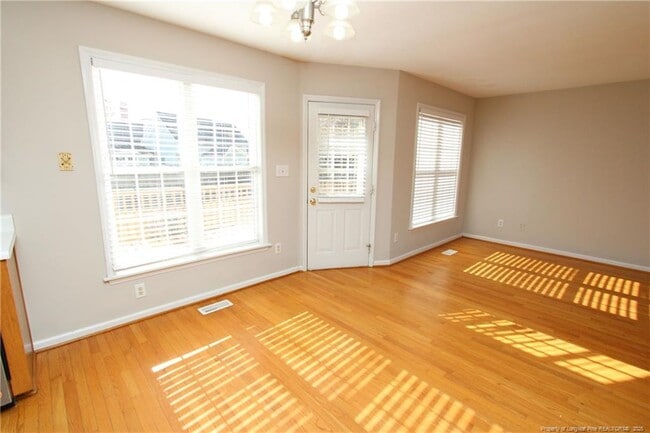 Building Photo - 101 Lake Meadow Dr