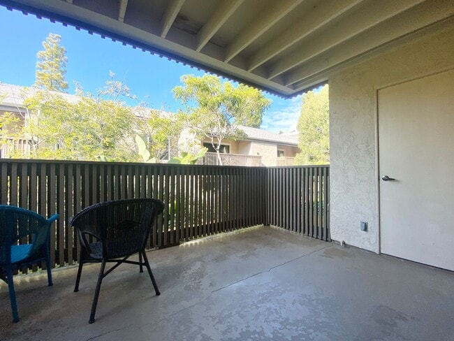 Building Photo - Spacious Condo in La Jolla Village!