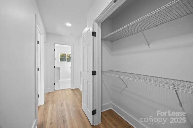 Building Photo - 8625 Cedarbrook Dr