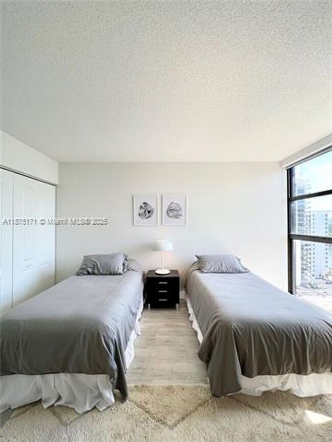 Building Photo - 5757 Collins Ave