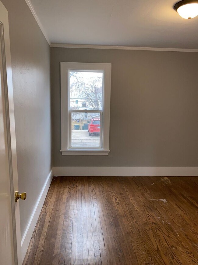 Building Photo - C2 Properties-442 Hickory