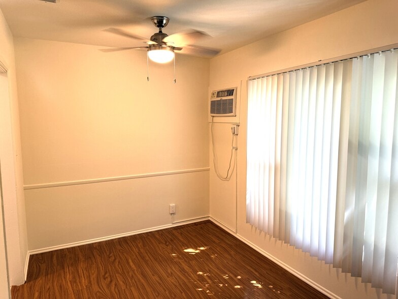 Dining area with a lovely view - 4445 Murietta Ave