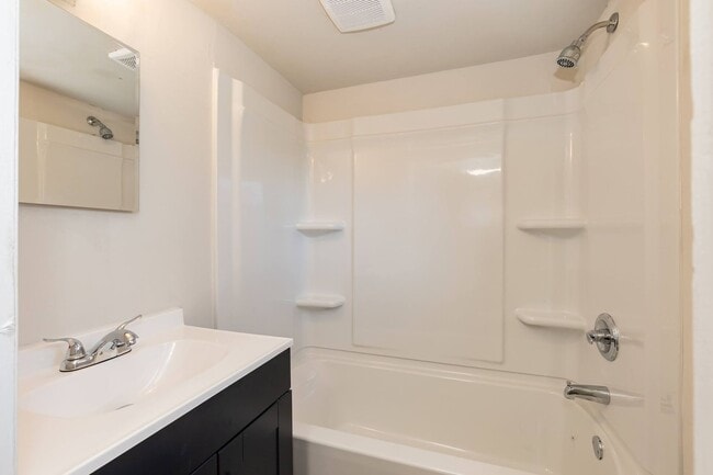 Building Photo - Renovated Two bedroom Home!