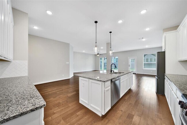 Building Photo - 32193 Park Plains Dr