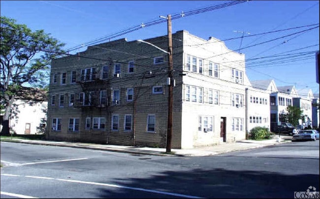 Primary Photo - 18 Elm St