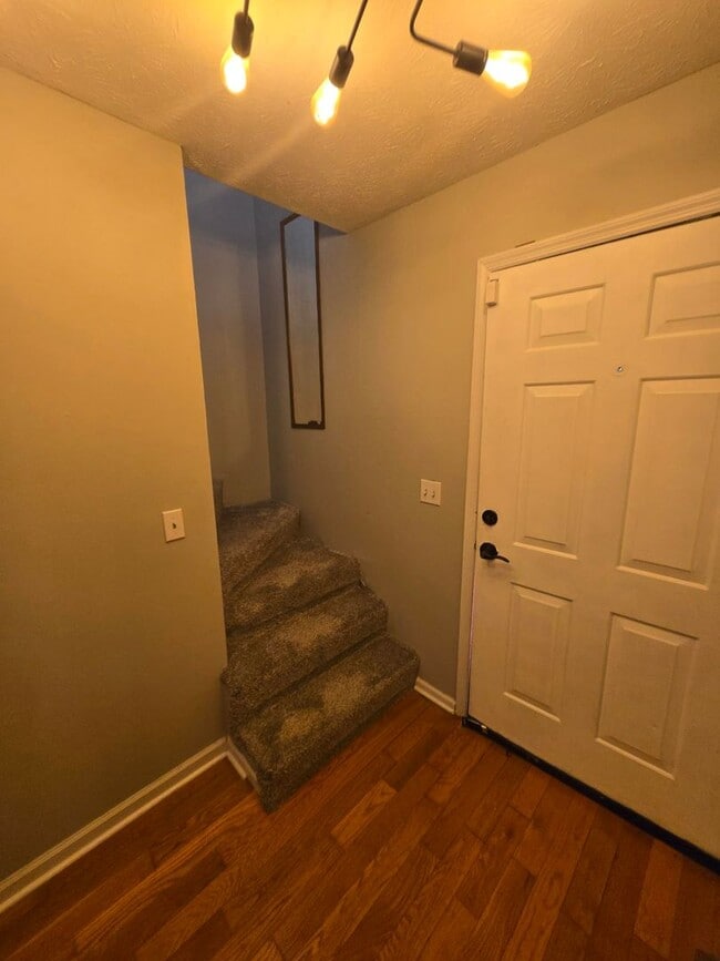 Building Photo - This charming 3-bedroom, 2-bathroom home o...