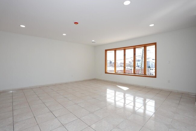 Building Photo - 1150 70th St