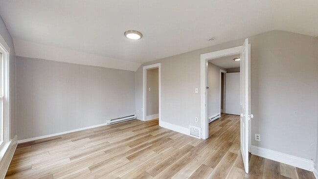 Building Photo - 1031 W.9th St.