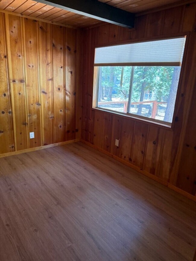 Building Photo - 3Bd 2Ba home located in a quiet neighborho...
