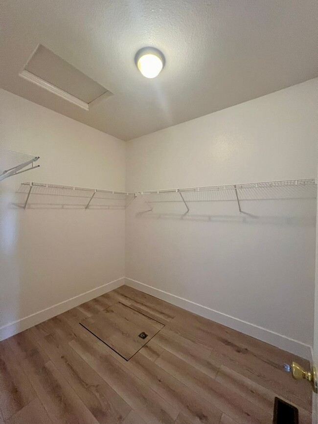 Building Photo - 1518 Iratcabal Dr