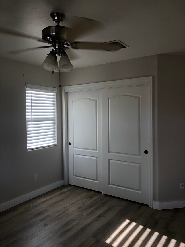 Building Photo - 10427 E Avalon Park St