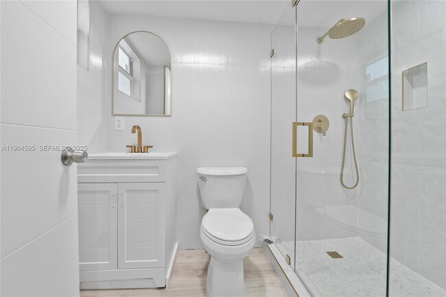 Building Photo - 129 SW 9th Ave