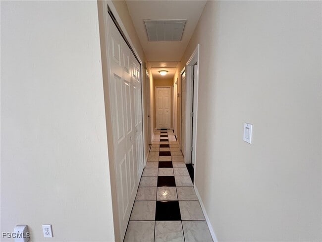 Building Photo - 621 SW 10th Pl