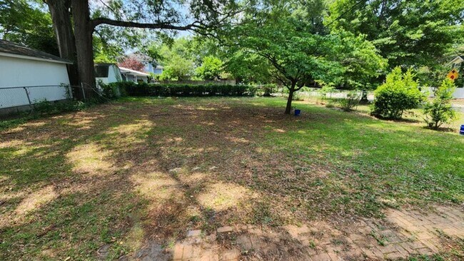 Building Photo - 2927 Columbia Ave