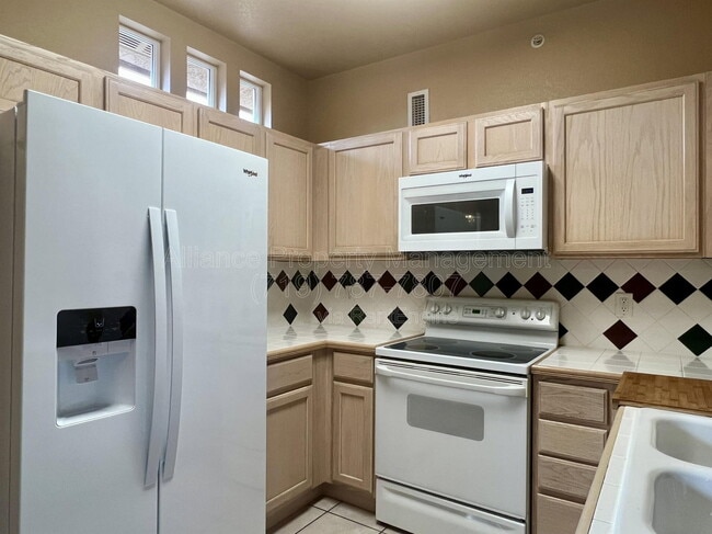 Building Photo - 3380 Apogee View
