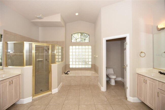 Building Photo - 16 Eastlake Dr