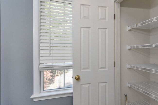 Building Photo - 3 Bedroom Home in Massanutten!!!