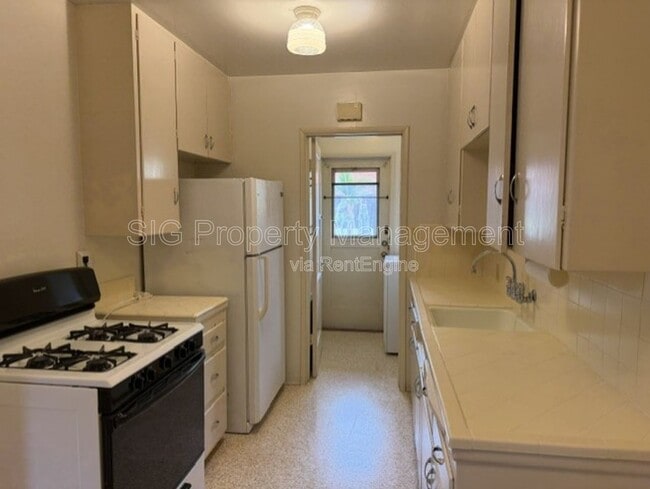 Building Photo - 2341 Florencita Dr W