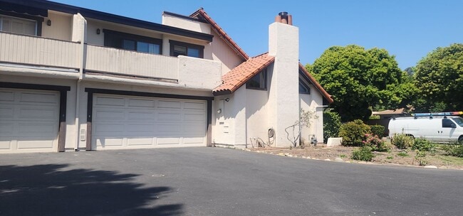 Building Photo - Modern & Fully Furnished Townhouse with Mountain Views – Santa Barbara