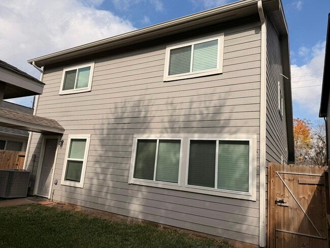 Building Photo - 10651 Cobblecreek Way