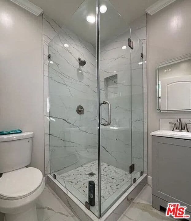 Building Photo - 9248 Lev Ave