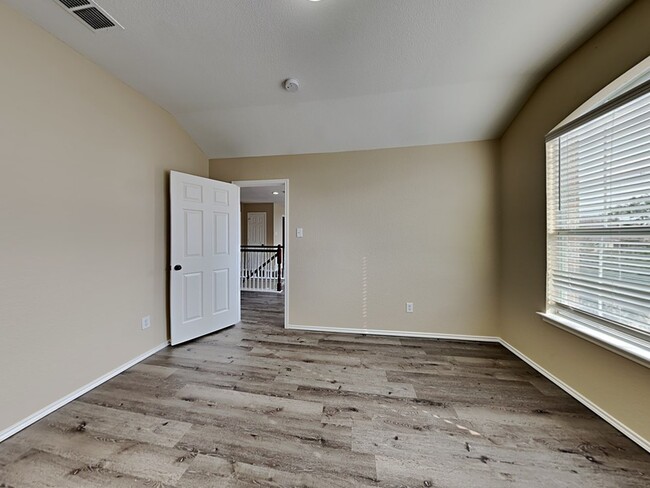 Building Photo - 1019 Mule Deer Rd