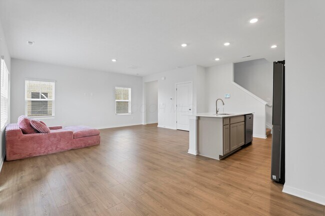 Building Photo - 6302 Marinelli Dr N
