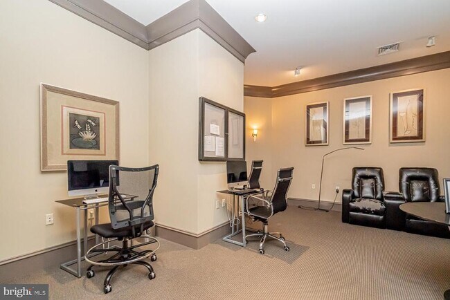 Building Photo - 851 N Glebe Rd