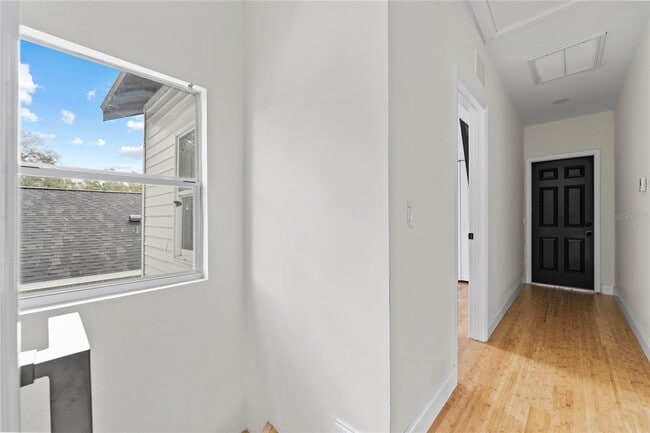 Building Photo - 680 25th Ave S