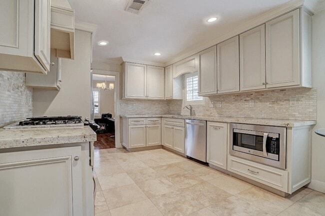 Building Photo - 6906 Alderney Dr