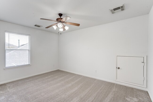 Building Photo - 16906 Shoal Park Dr