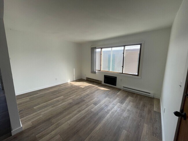 Building Photo - 915 Genrich St