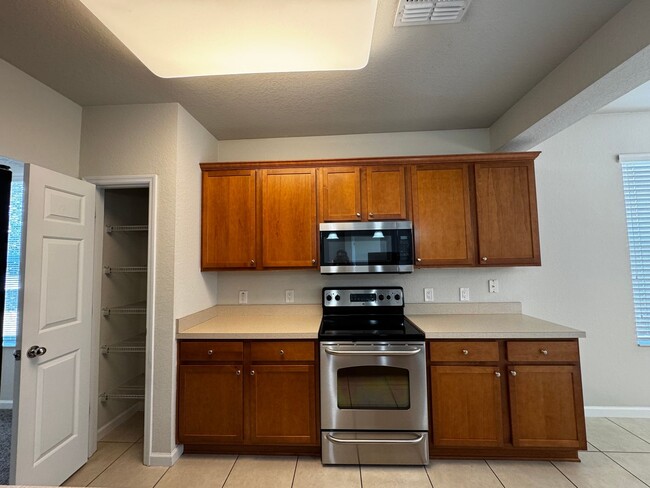 Building Photo - Spacious Ground-Floor Condo in Prime Ocala Location – 2BR/2BA with Modern Comforts!