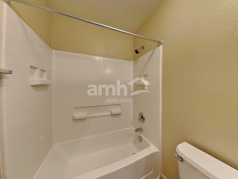 Building Photo - 2435 W Waterway Pl